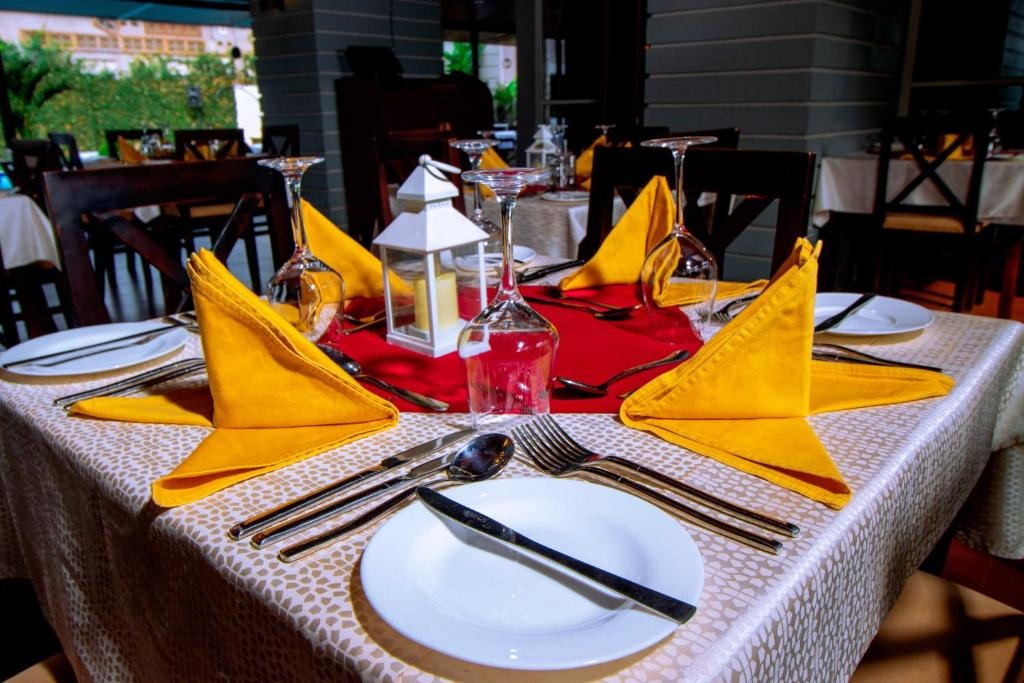 Restaurant Photo The Mansion Hotel Jinja Uganda Eastern Region