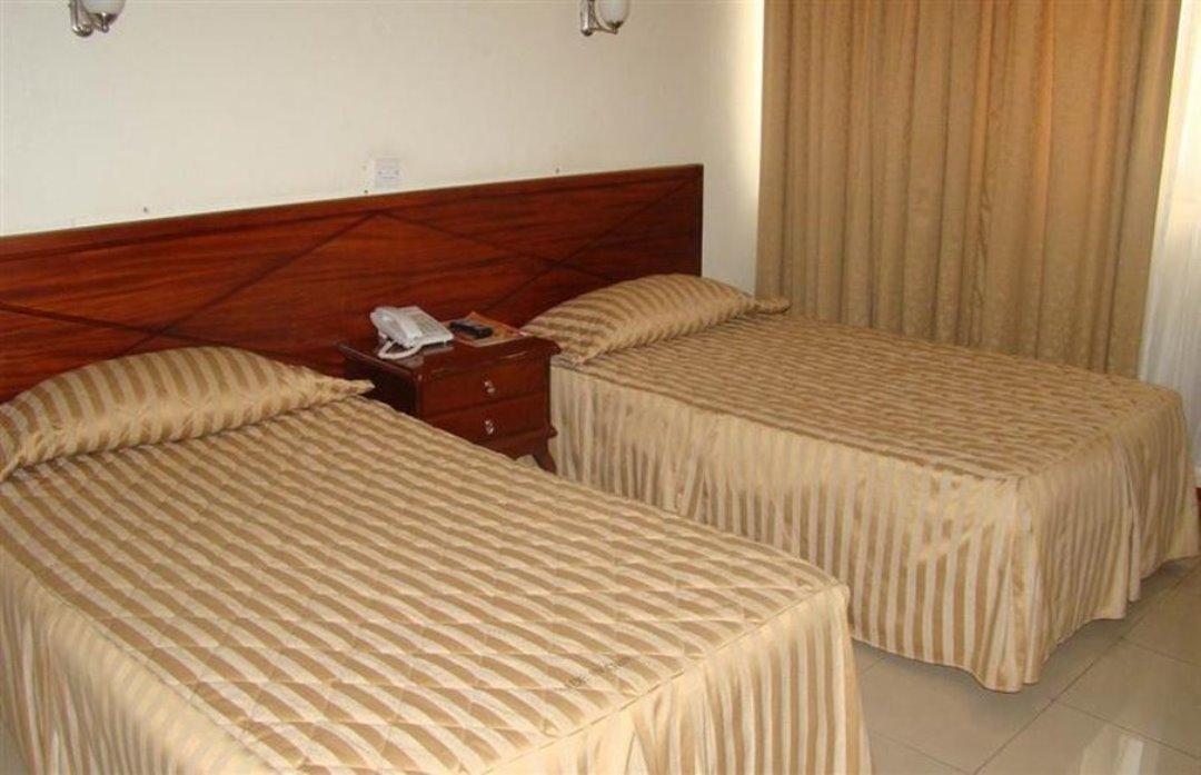 Standard Twin Bedroom Photo Holiday Express Hotel Kampala, Uganda Central Region 2