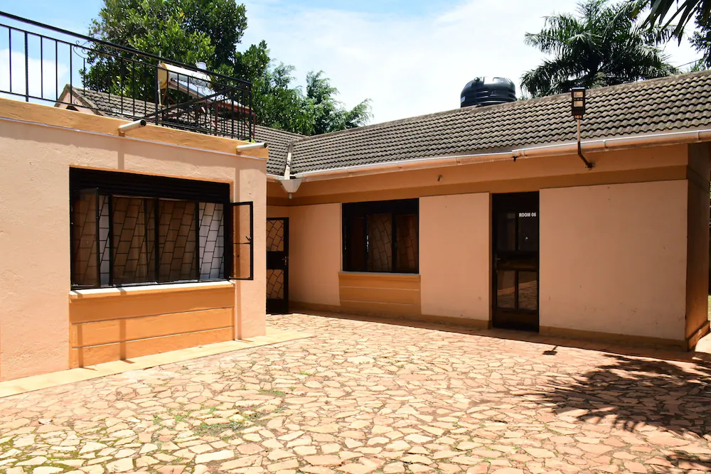 Property EXterior Photo Golden Cherries Guest House Jinja, Uganda Eastern Region