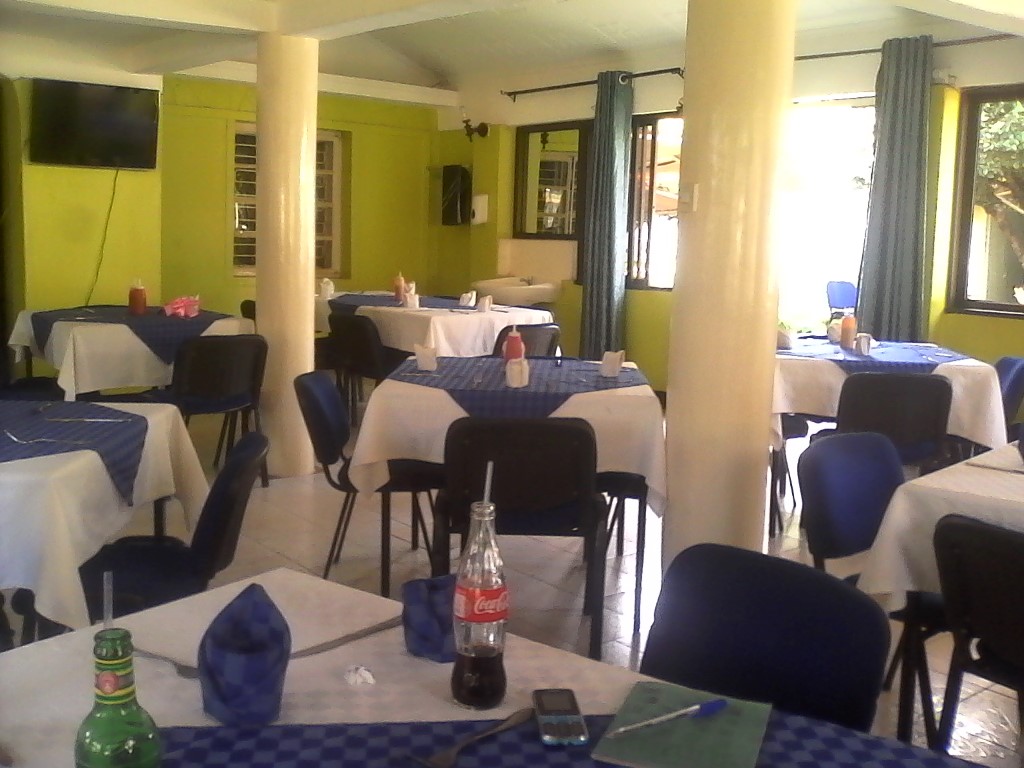 Restaurant Photo Emirina Travel Hotel - Hotels | Jinja, Uganda Eastern Region 1