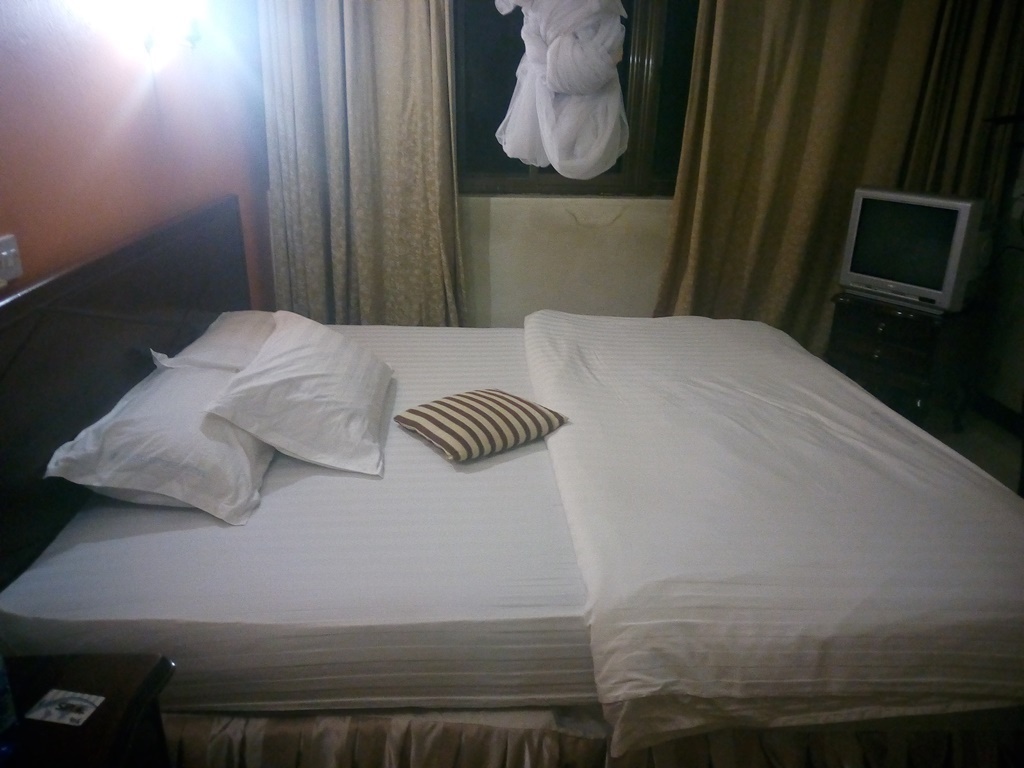 Standard Double Bedroom Photo Holiday Express Hotel Kampala, Uganda Central Region 1