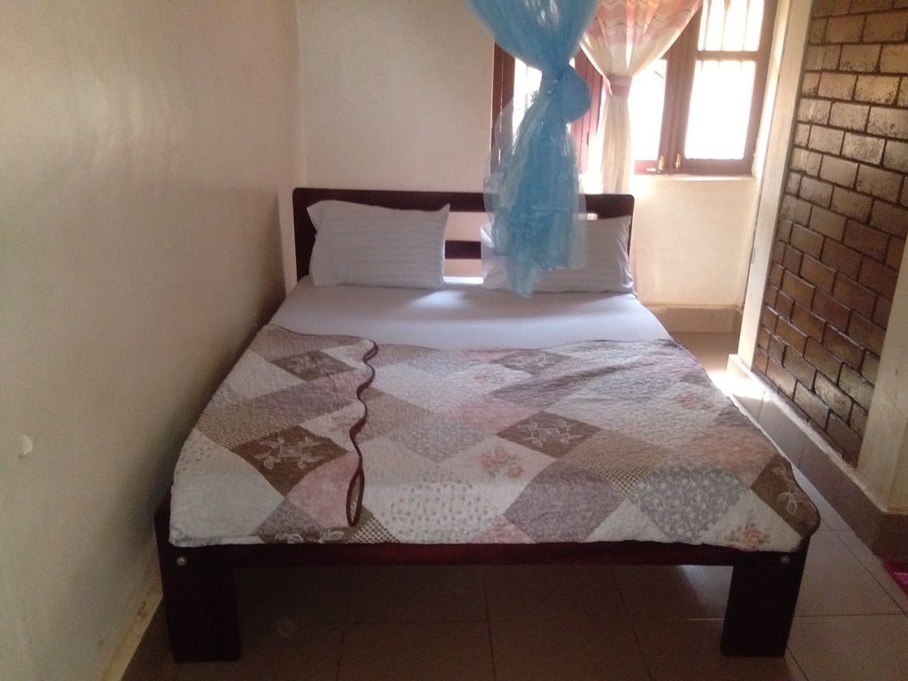 Standard Double Bedroom Photo Kent hill guesthouse Jinja, Uganda Eastern Region 1