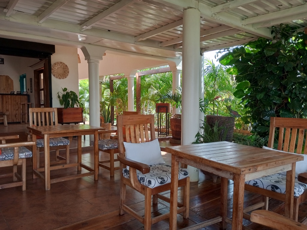 Restaurant Photo Nile Front Cottages - Hotels | Jinja, Uganda Eastern Region