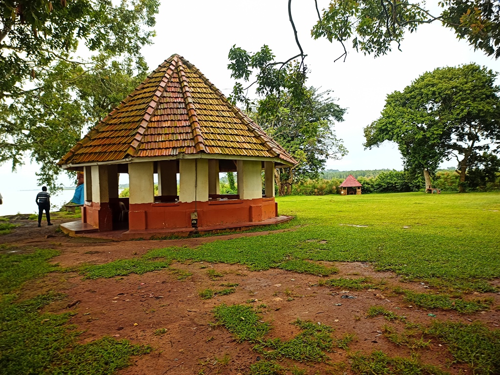 Gardens Photo Nabinonya Resort Beach Entebbe, Uganda Central Region