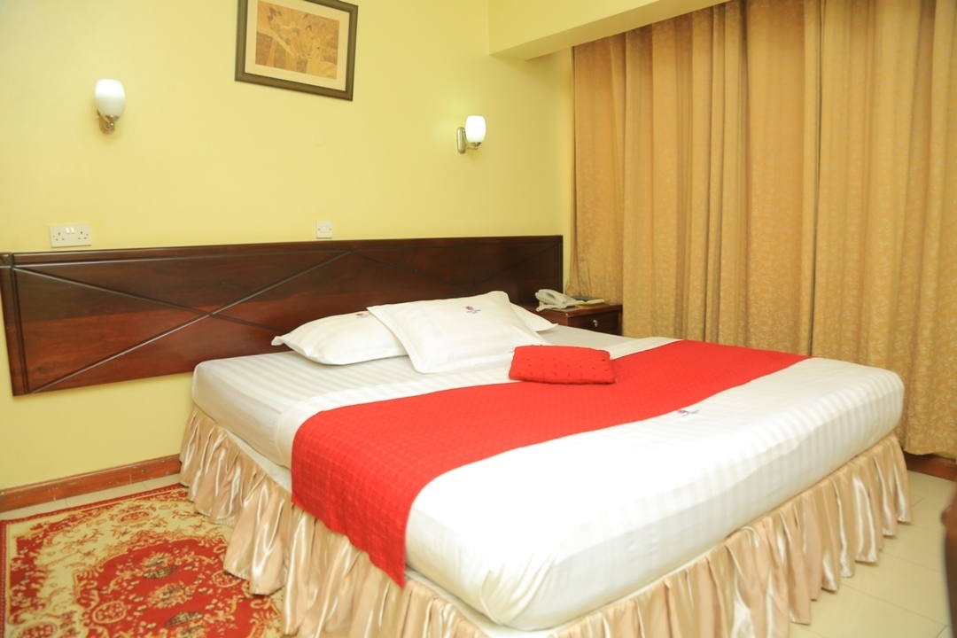 Standard Double Bedroom Photo Holiday Express Hotel Kampala, Uganda Central Region