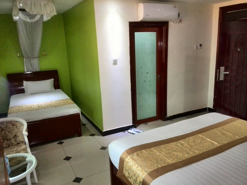 Twin Bedroom Photo Hotel La Grande Kampala - Uganda Central Region