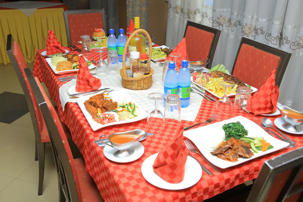 Table setup Photo Holiday Express Hotel Kampala, Uganda Central Region