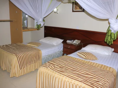 Standard Twin Bedroom Photo Holiday Express Hotel Kampala, Uganda Central Region 1