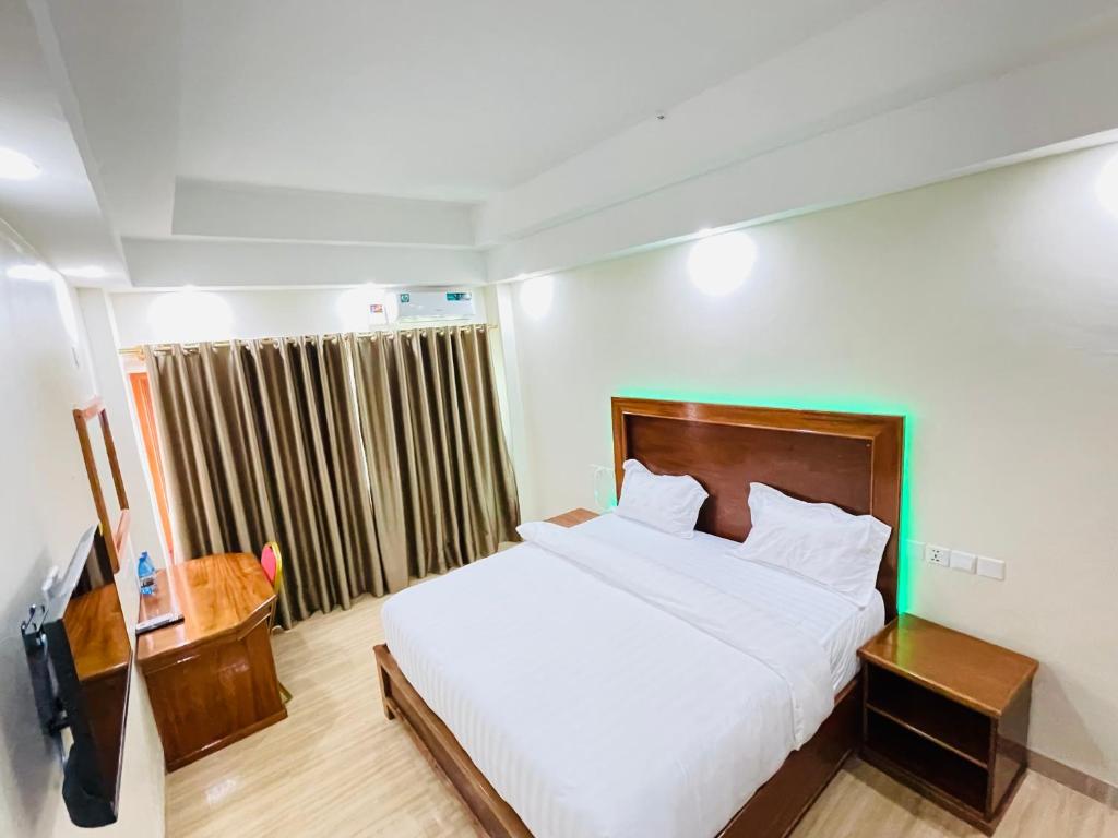 Deluxe Double Bedroom Photo Pulickal Heights Hotel Entebbe, Central Region