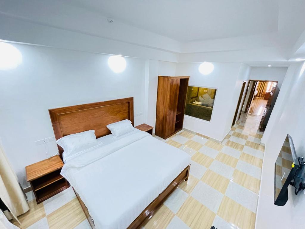 Deluxe Double Bedroom Photo Pulickal Heights Hotel Entebbe, Central Region 1