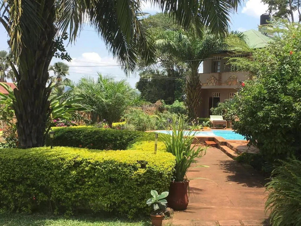 Gardens photo Surjios Guesthouse Jinja, Uganda Eastern Region