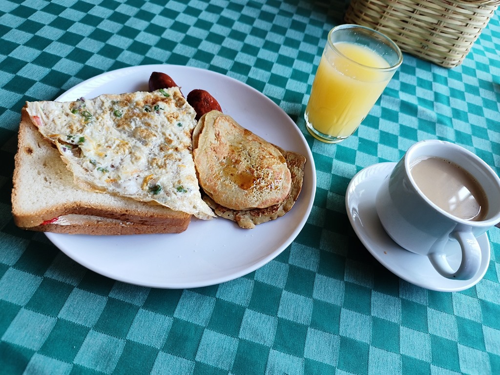 Breakfast Photo Brisk Recreation Hotel Triangle, Jinja Uganda Eastern Region