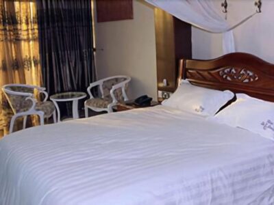 Deluxe Double Bedroom Hotel La Grande Kampala - Uganda Central Region