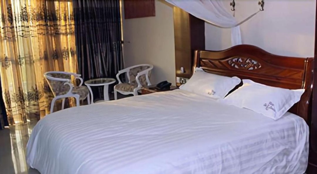 Deluxe Double Bedroom Hotel La Grande Kampala - Uganda Central Region