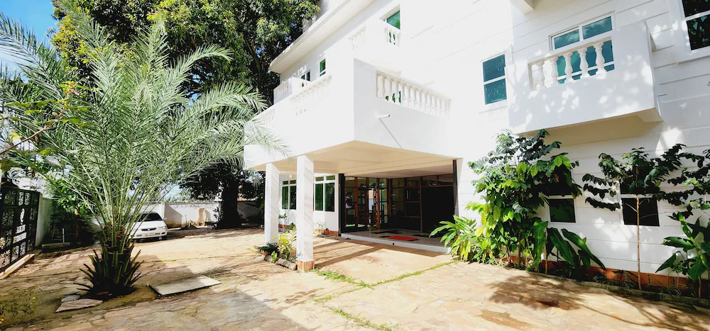 Property Exterior Photo Pulickal Heights Hotel Entebbe, Central Region