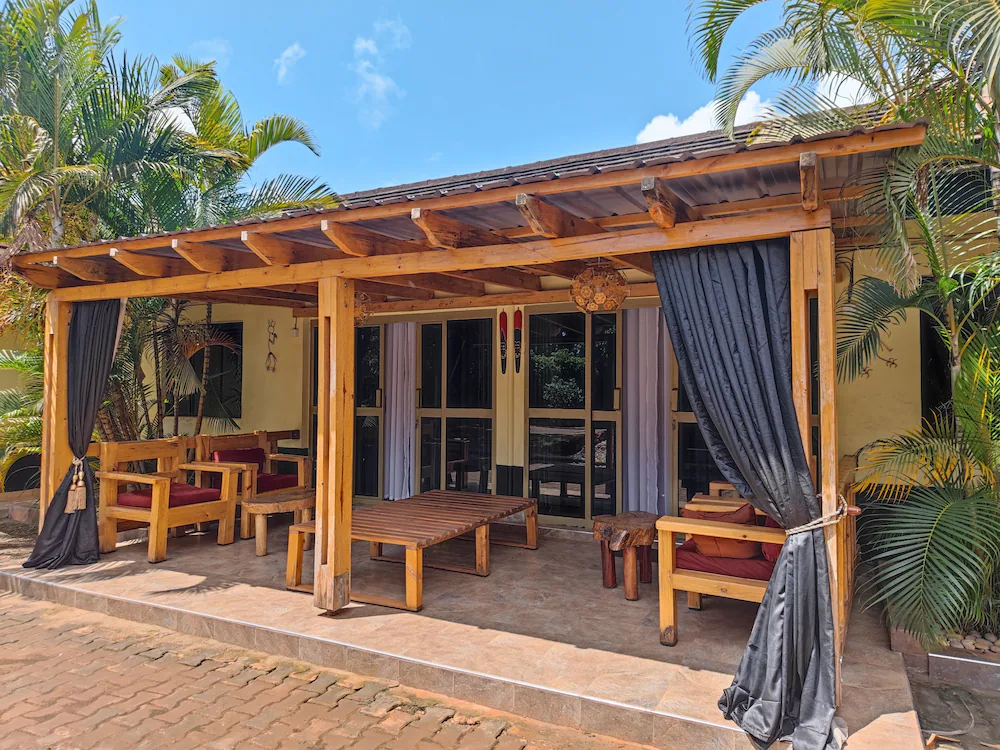 Outdoor sitting area Photo Chel and Vade Cottages, Jinja Uganda Eastern Region