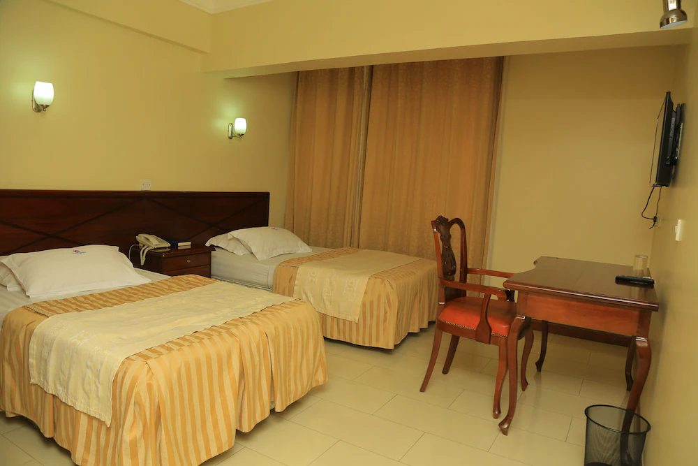 Standard Twin Bedroom Photo Holiday Express Hotel Kampala, Uganda Central Region