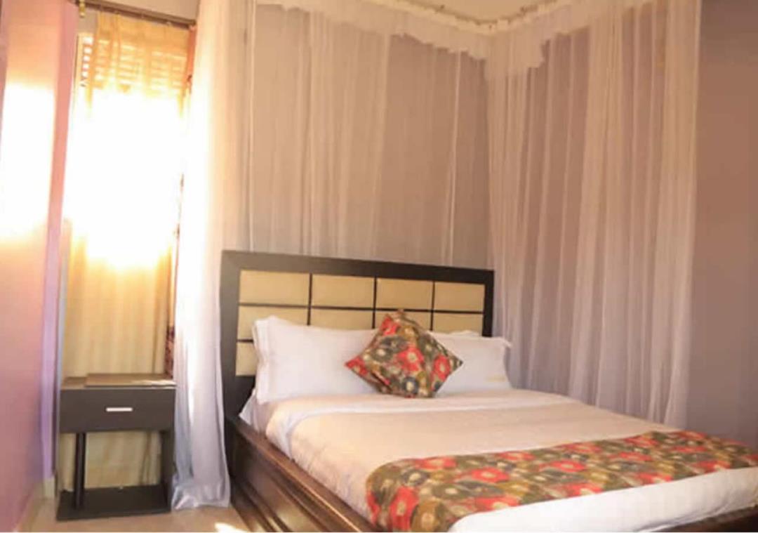 Deluxe Single Bedroom Photo BK Suites Hotel Kampala - Uganda Central Region