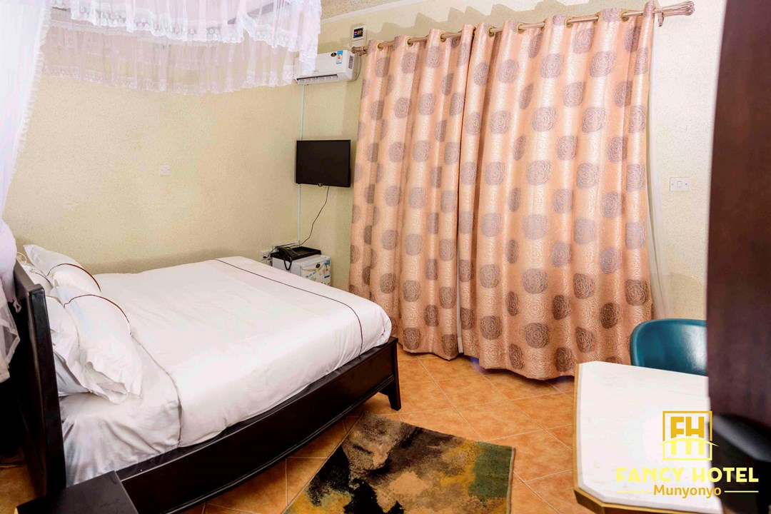 Single Bedroom Photo Fancy Hotel Munyonyo Kampala, Uganda Central Region