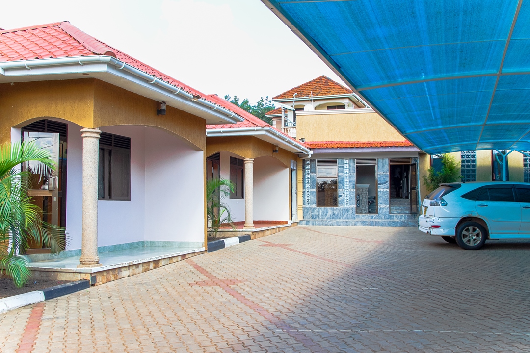 Property Exterior Photo Hotel D'lykerz Kampala - Uganda Central Region