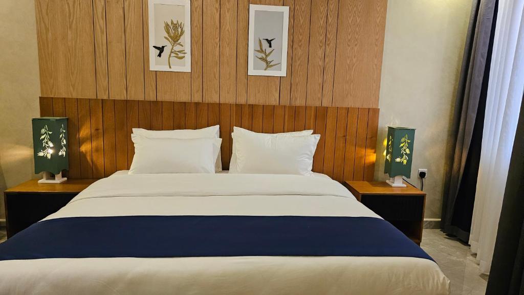 Standard Double Bedroom Photo Grik Hotel - Entebbe, Uganda Central Region