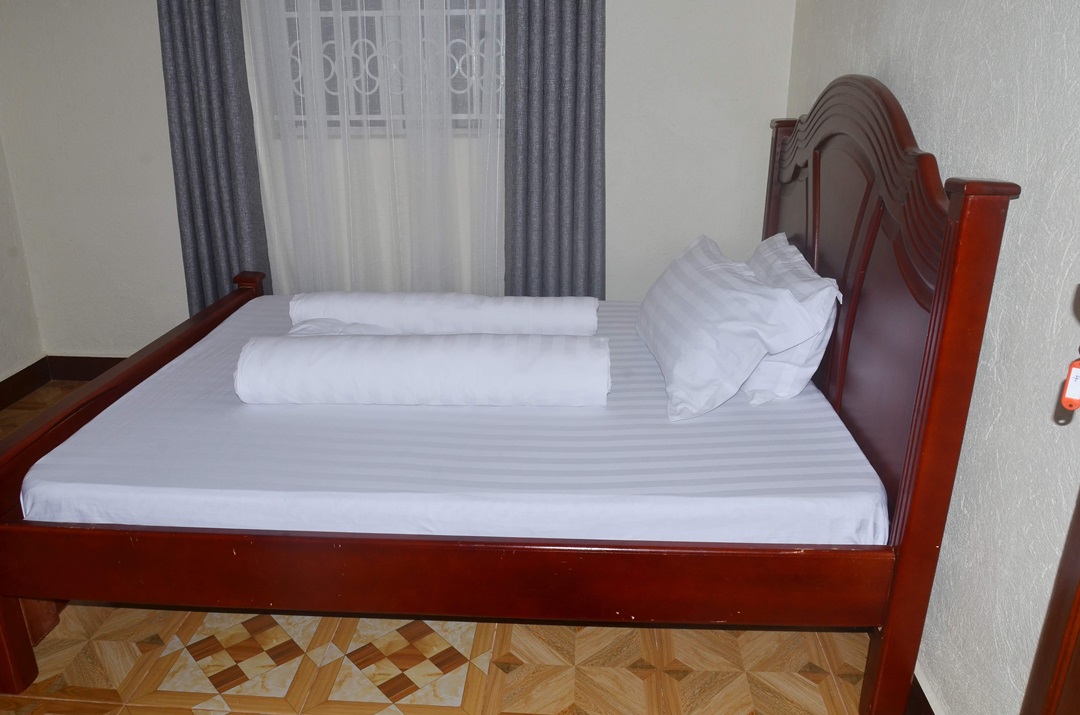 Double Bedroom Photo Migingo Suites Entebbe, Uganda Central Region