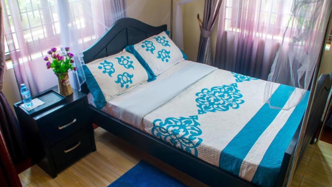 Superior Single Bedroom Photo Bona Safari Villa Bunamwaya Kampala- Uganda Central Region 2