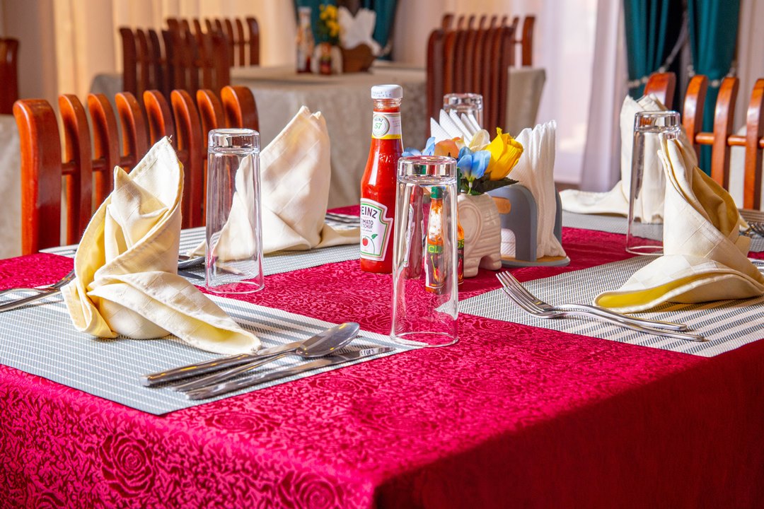 Table setup Photo Lishi Resort Hotel Kampala, Uganda Central Region