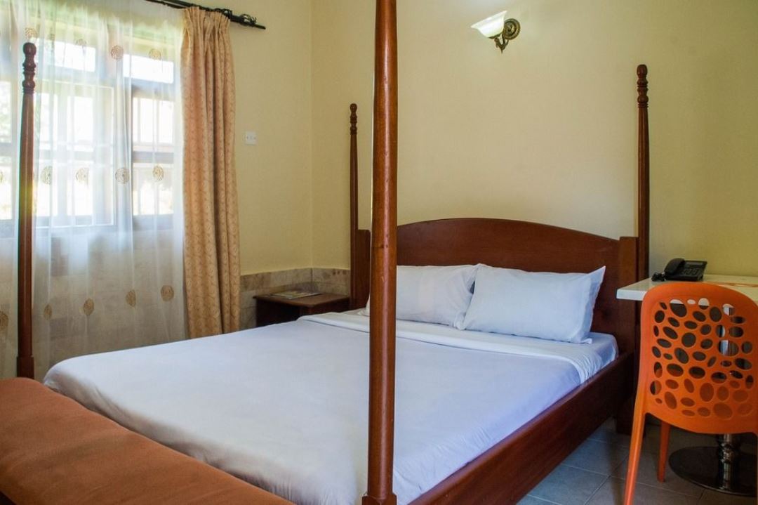 Double Bedroom Photo Kabalega Resort Hotel Masindi Uganda Central Region