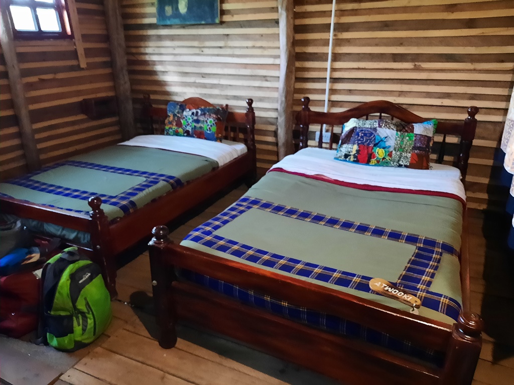 Twin Bedroom Photo Murchison Backpackers Masindi Uganda Western Region Region