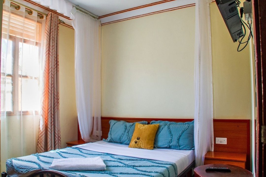 Deluxe Double Bedroom Photo Hotel Alvers Mukono, Uganda Central Region 1