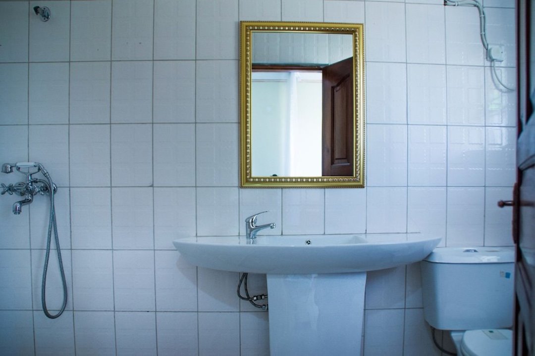 Bathroom Photo Hotel Alvers Mukono, Uganda Central Region