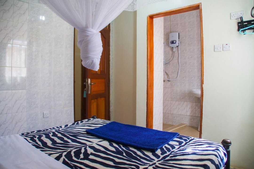 Standard Double Bedroom Photo Hotel Alvers Mukono, Uganda Central Region 01