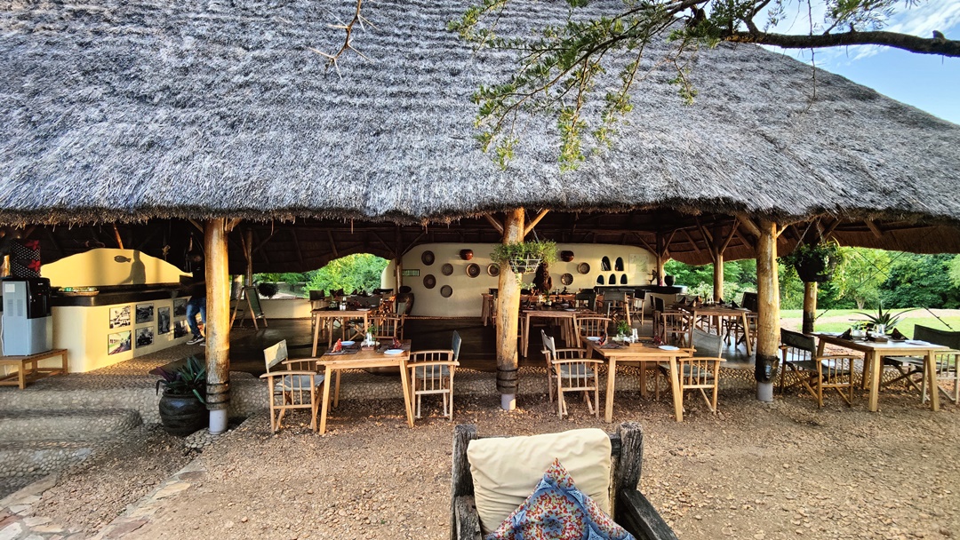 Restaurant Exterior Photo Murchison River Lodge, Uganda North Western Region