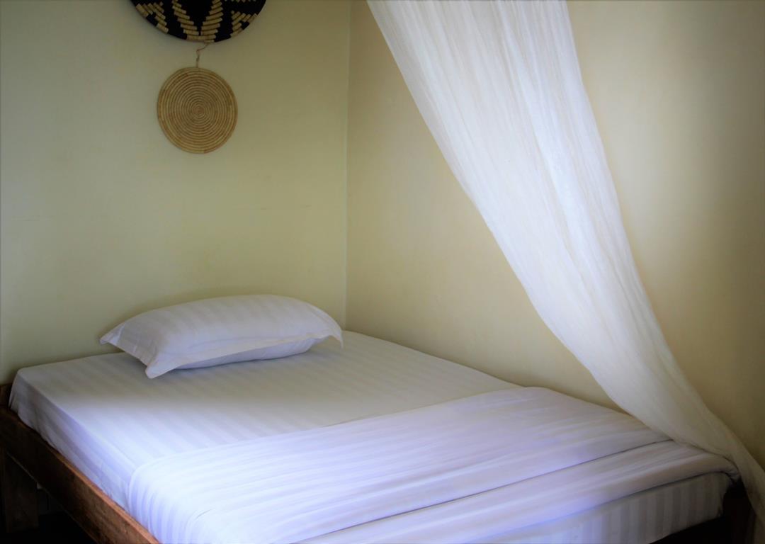 Single Standard Bedroom Photo Bushbaby Lodge Mukono - Hotel Mukono, Uganda Central Region