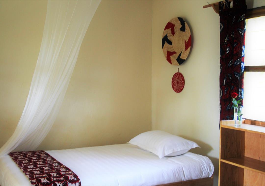 Single Standard Bedroom Photo Bushbaby Lodge Mukono - Hotel Mukono, Uganda Central Region 1