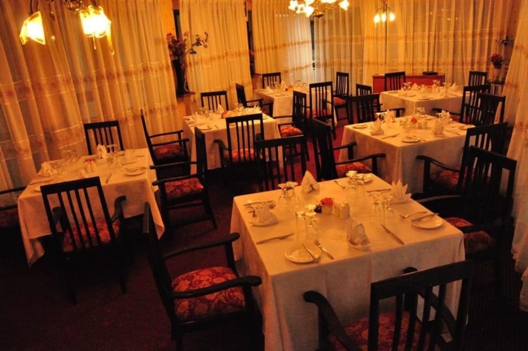 Restaurant Photo Colline Hotel Mukono - Hotels Mukono, Uganda Central Region 1