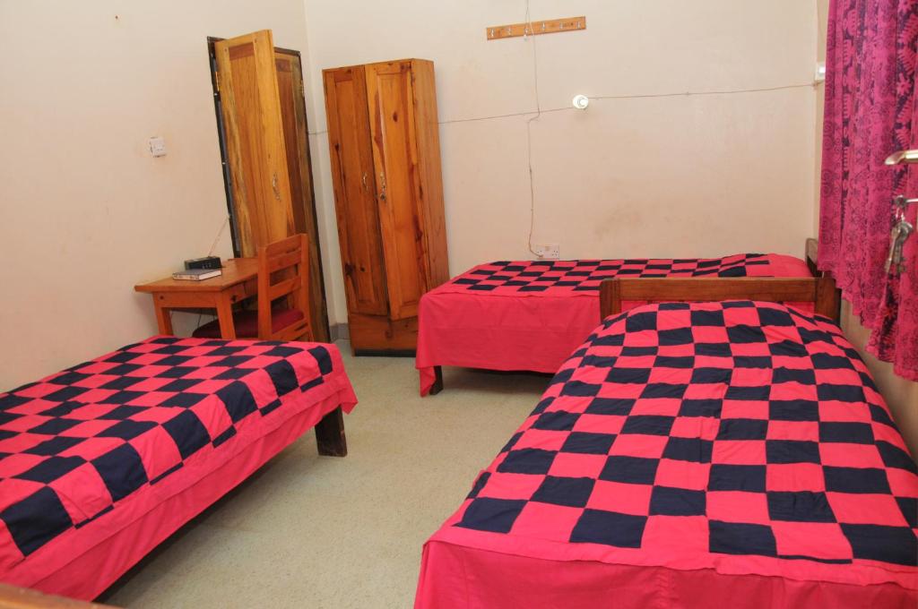 Triple Bedroom Photo New Court View Hotel Masindi Uganda Central Region