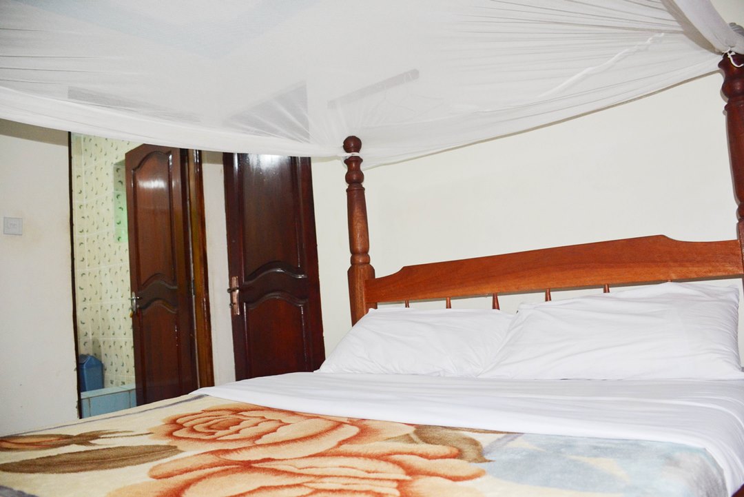 Deluxe Double Bedroom Photo Windsor Hotel Pakwach Uganda Northern Region