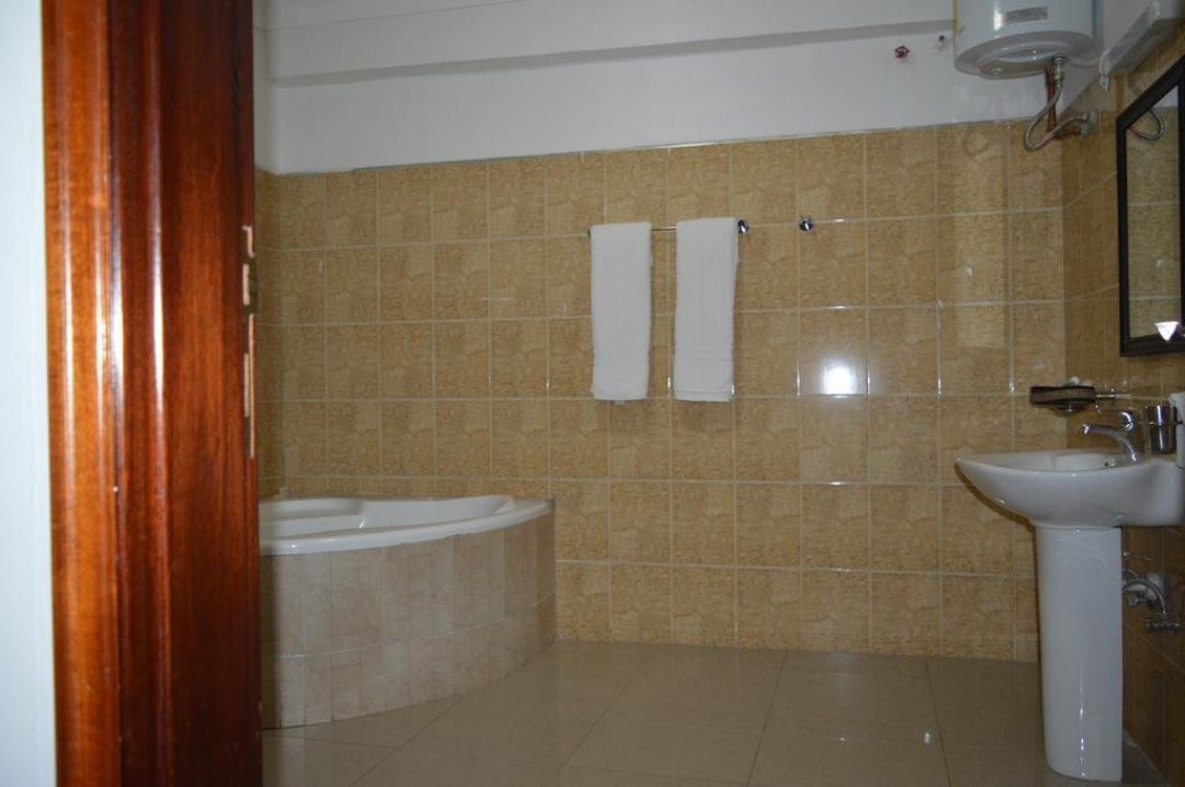 Bathroom Photo Reinah Tourist Hotel Fort Portal Uganda Western Region