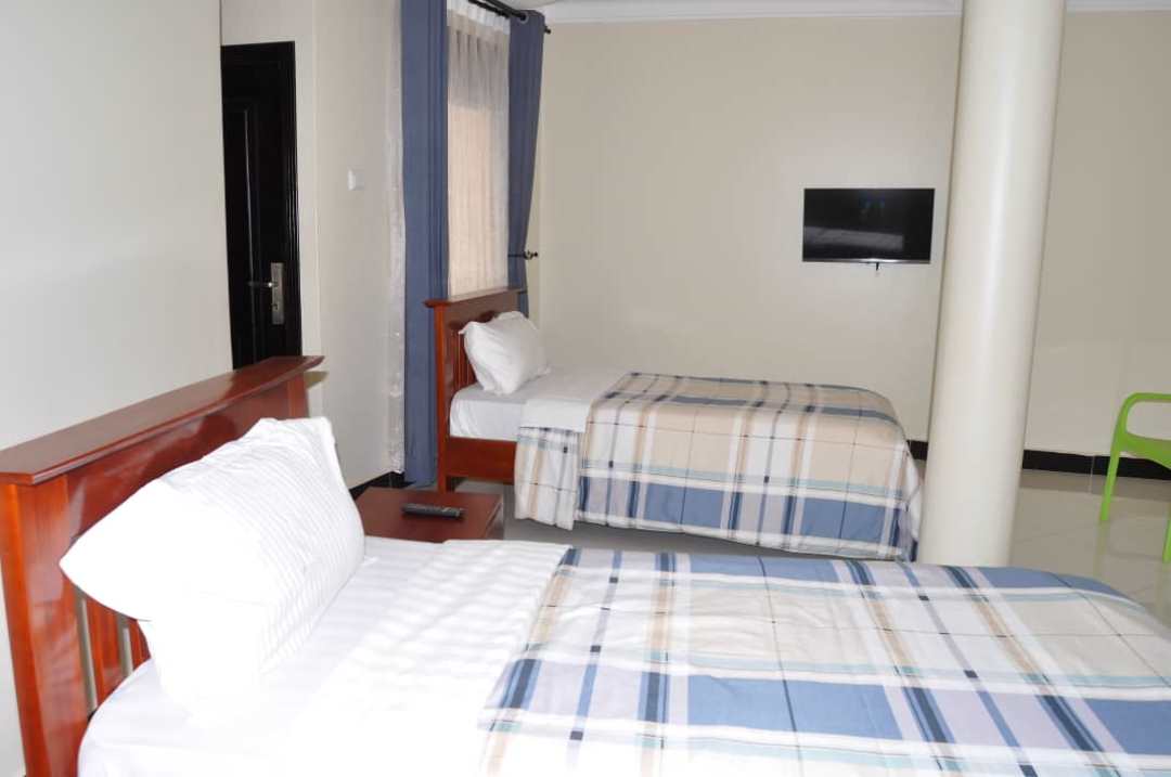 Twin Bedroom Photo De'Place Hotel Hoima Uganda Western Region