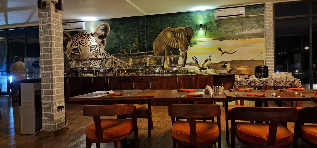 Restaurant Photo Pakuba Safari Lodge Pakwach, Murchison Falls National Park Uganda Northern Western Region 2