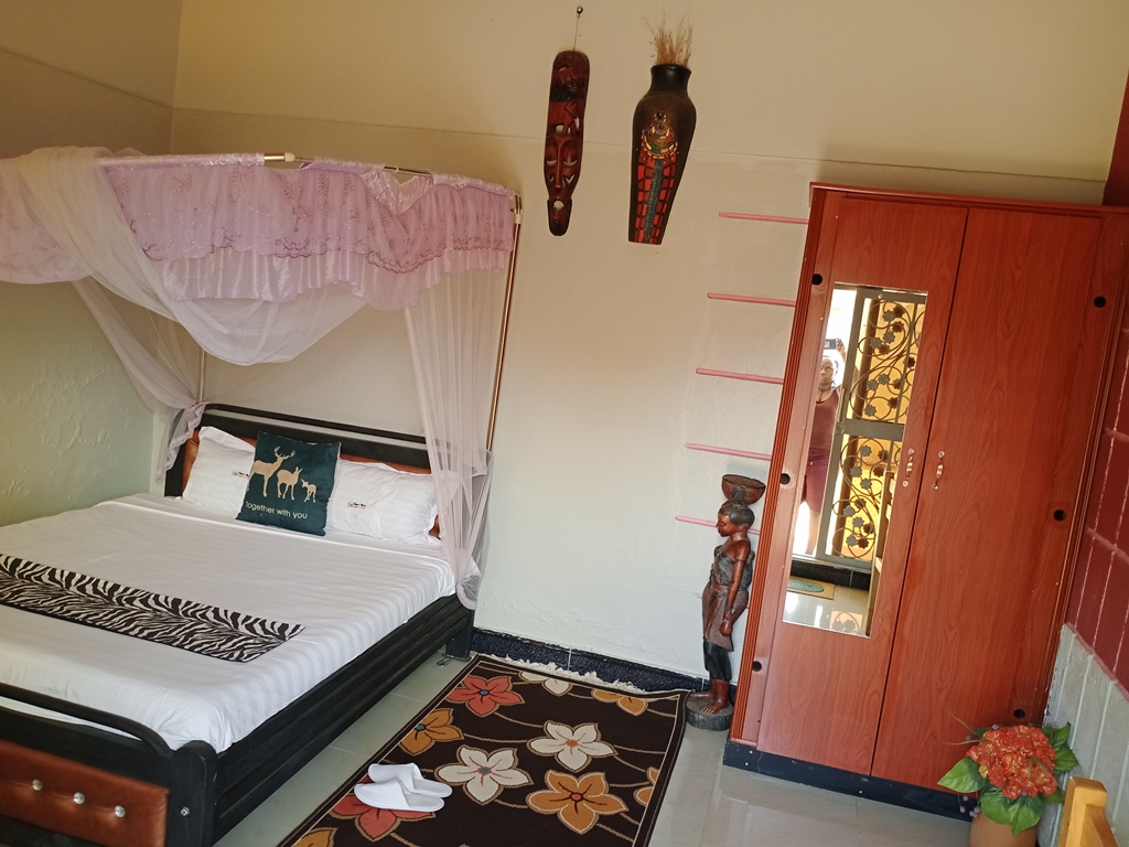 Executive Suite Bedroom Photo Trinity Motel Entebbe Uganda Central Region