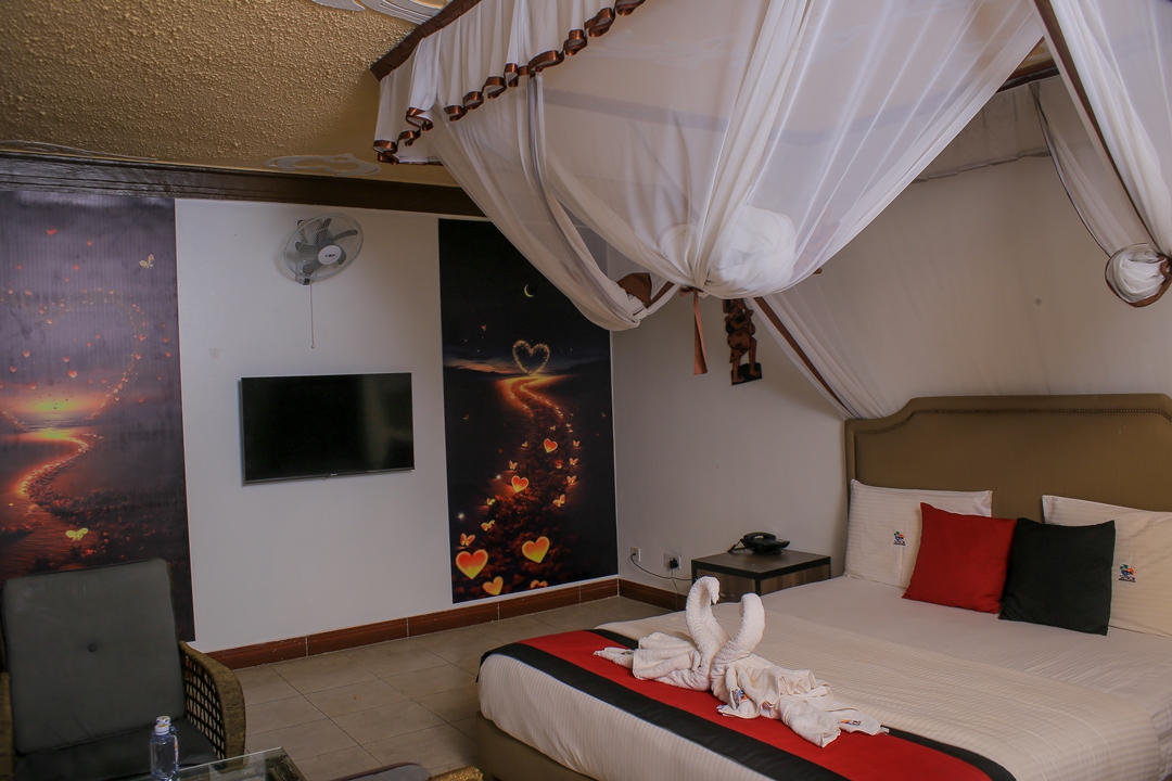 Honeymoon Suite Bedroom Photo Saffron Beach Bistro & Cottages Entebbe Uganda Central Region 1