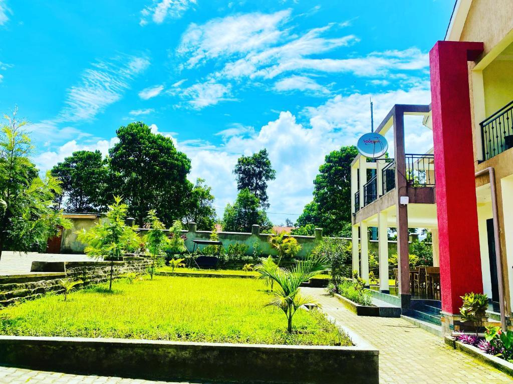 Exterior Photo Silver Oaks Hotel Fort Portal Uganda Western Region