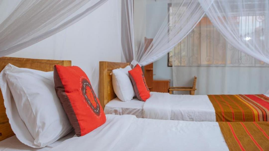 Deluxe Twin Bedroom Photo Silver Oaks Hotel Fort Portal Uganda Western Region 1