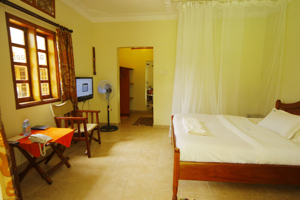 Standard Double Bedroom Photo Kalya Courts Hotel Fort Portal Uganda Western Region 1