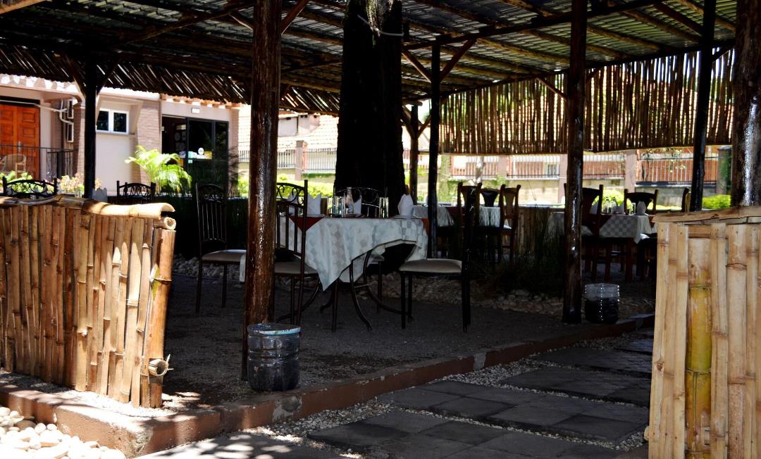 Restaurant Photo Saffron Beach Bistro & Cottages Entebbe Uganda Central Region 1