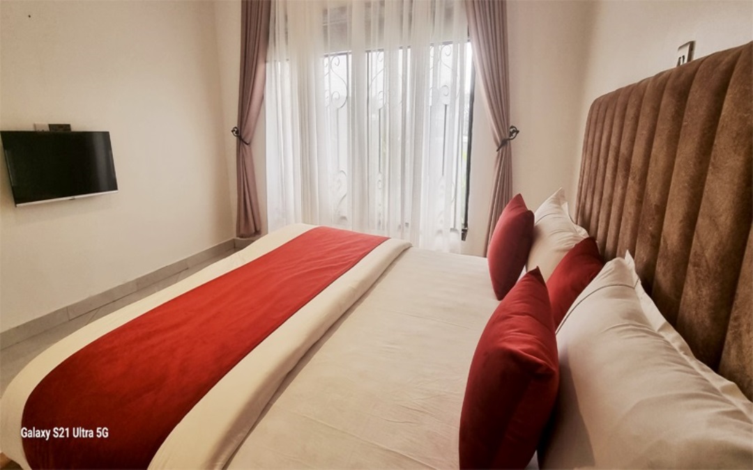 Honeymoon Suite Bedroom Photo Saffron Beach Bistro & Cottages Entebbe Uganda Central Region