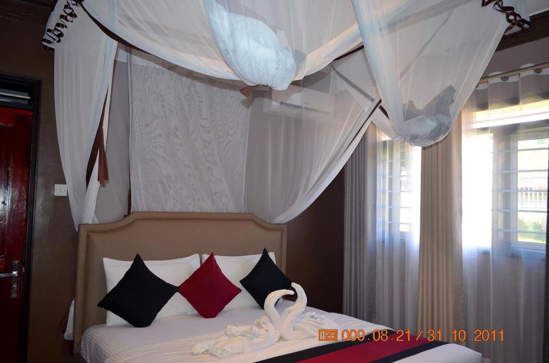 Standard Single Bedroom Photo Saffron Beach Bistro & Cottages Entebbe Uganda Central Region 2